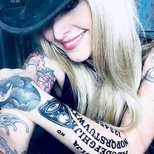 Meet your Posher, Betina